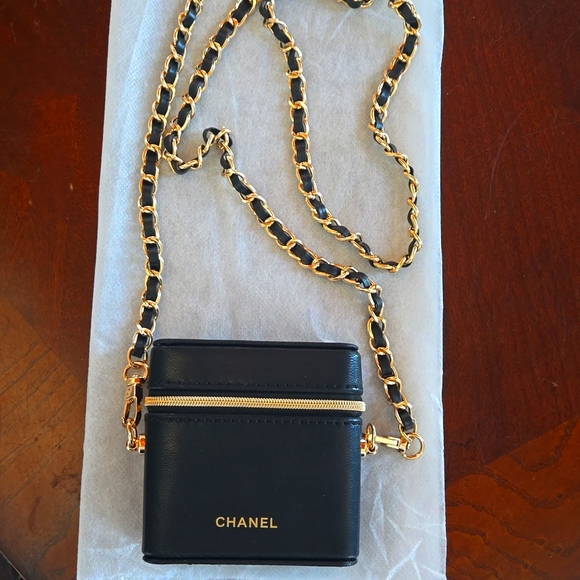 Chanel Black and Gold Women's Bag - Picture 3 of 10